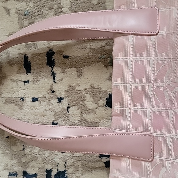CHANEL Pink Nylon CC Logo Travel Line Tote Bag - Picture 3 of 9